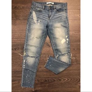 Distressed boyfriend jean